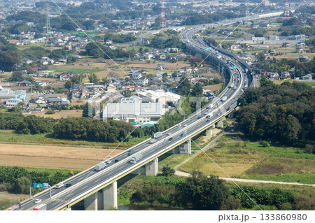 埼玉県桶川市川田谷付近の圏央道を空撮 埼玉県桶川市川田谷付近の圏央道を空撮 133860980