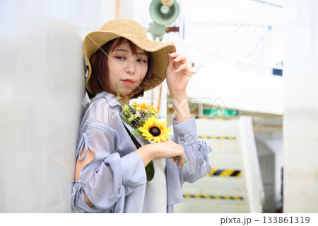 麦わら帽子とひまわり 麦わら帽子とひまわり 133861319