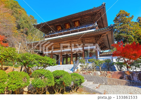 【香川県】四国霊場「第88番札所」秋の紅葉した大窪寺 【香川県】四国霊場「第88番札所」秋の紅葉した大窪寺 133861533