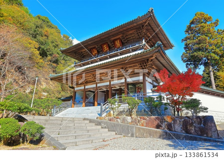 【香川県】四国霊場「第88番札所」秋の紅葉した大窪寺 133861534