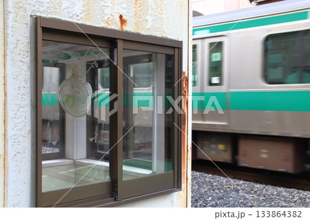 埼京線十条道踏切（踏切小屋） 133864382