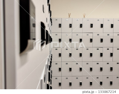 Individual lockers, lockable with a key 133867214