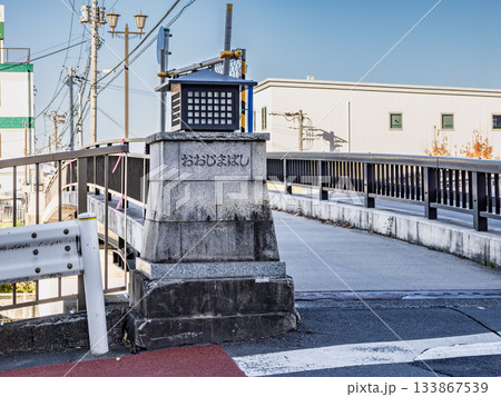 横十間川に架かる「大島橋」の銘板 横十間川に架かる「大島橋」の銘板 133867539