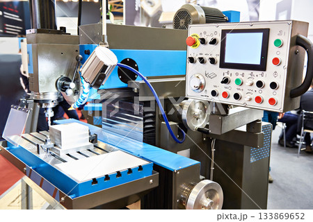 Milling machine 133869652