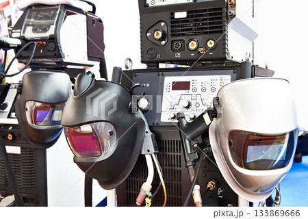 Devices for welding and protective masks 133869666
