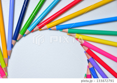 コピースペースのあるカラフルな色鉛筆 133872791