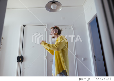 Individual concentrating on melody in relaxed indoor environment Individual concentrating on melody in relaxed indoor environment 133875981