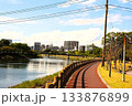 甲突川と遊歩道 133876899
