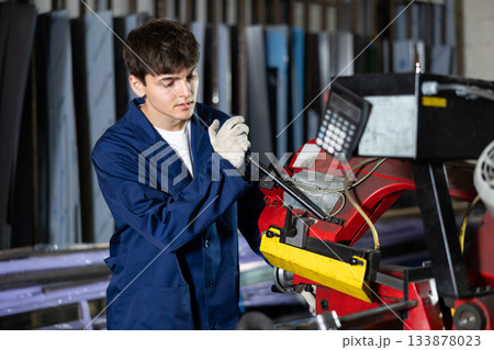 Young mechanic learns to work on machine for...の写真素材 [133878023] - PIXTA