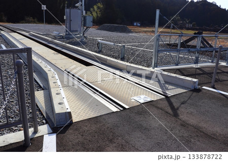 阿佐海岸鉄道 DMVのレールと道路の接続点（阿波海南駅） 133878722