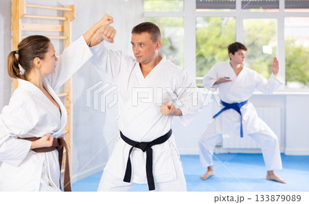 Man and woman train to perform basic defensive attacking actions during mortal techniques classes 133879089