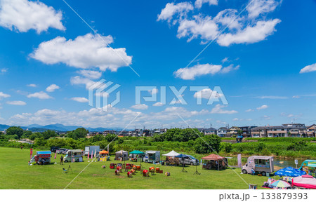 青空のイベント会場 133879393