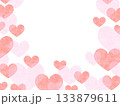 赤とピンクのハート模様のイラスト背景 133879611