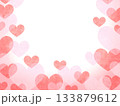 赤とピンクのハート模様のイラスト背景 133879612