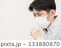 咳をするミドル男性 インフルエンザ 咳をするミドル男性 インフルエンザ 133880870