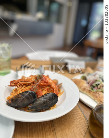 テーブルに置かれたパスタイメージ テーブルに置かれたパスタイメージ 133882005
