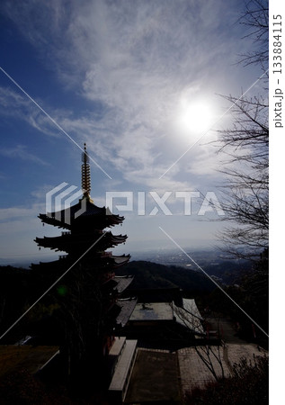 基山町　本福寺五重塔　御廟への石段より 133884115