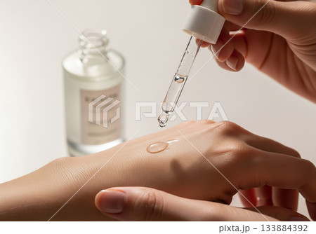 hands of a woman with a syringe 133884392
