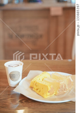 カフェでランチ 133885397