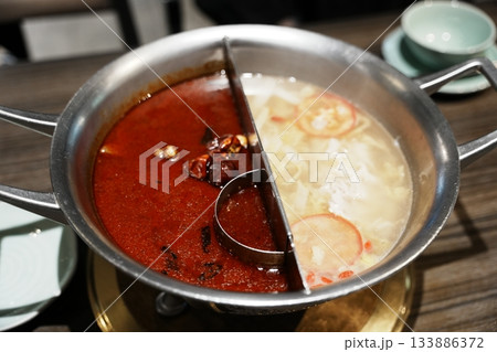 台湾名物！熱々で豪華な火鍋料理（Hot Pot） 133886372