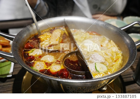 台湾名物!熱々で豪華な火鍋料理(Hot Pot) 台湾名物!熱々で豪華な火鍋料理(Hot Pot) 133887105