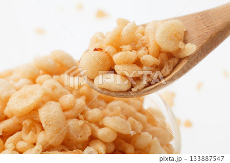 天かす　白バック 133887547