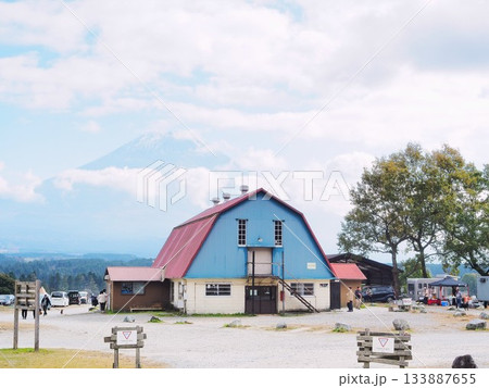 静岡県　ふもとっぱらキャンプ場の景観　11月 133887655