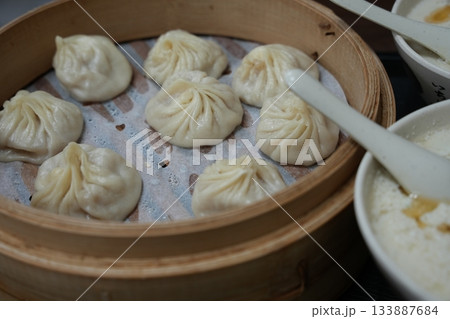 台湾の定番朝食！小籠包と優しい味わいの鹹豆漿 133887684
