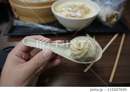 台湾の定番朝食！小籠包と優しい味わいの鹹豆漿 133887690