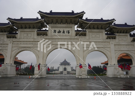 壮大な広がり！台北のランドマーク、自由広場と中正紀念堂 133888922