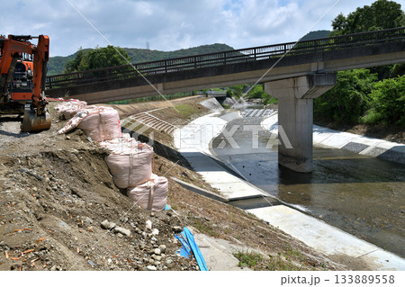 工事現場 河川改修工事の完成現場風景 工事現場 河川改修工事の完成現場風景 133889558