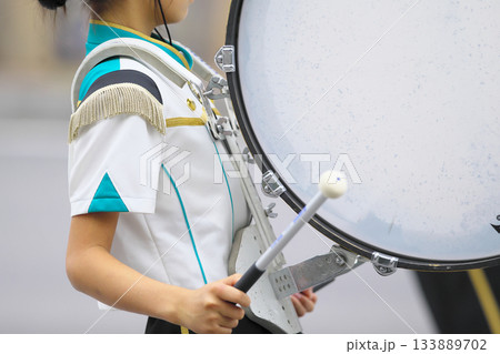 マーチングバンド　パレード　楽器 133889702