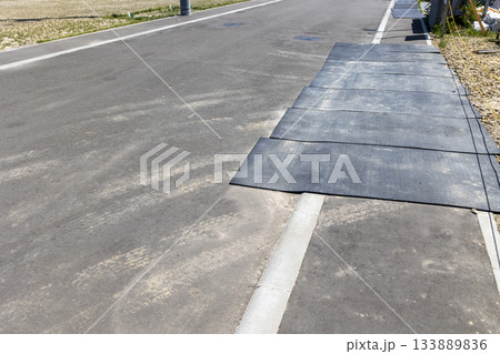 建設現場素材　道路養生 133889836