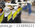 マーチングバンド　パレード　楽器 133890221