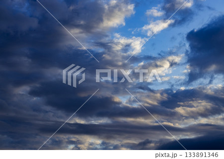 雲の多い空 133891346
