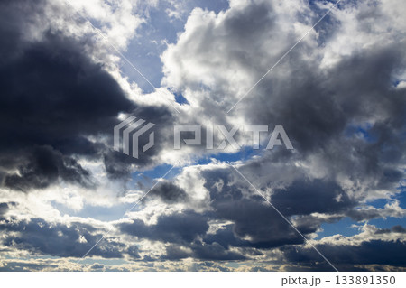 雲の多い空 133891350