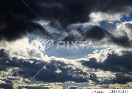 雲の多い空 133891352