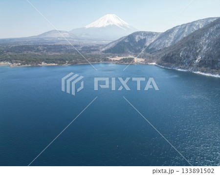 富士山と本栖湖 富士山と本栖湖 133891502