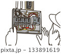 電気工事士による配電盤作業のイラスト 133891619