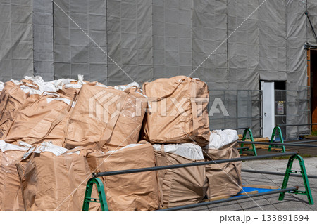 トンバックのごみ 133891694