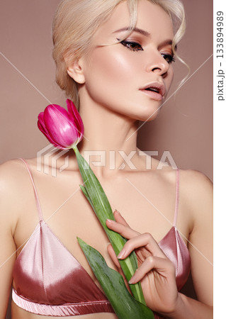 Beautiful sexy Blonde Woman with luxury Make-up. Girl with Spring Flowers Bouquet. Style for Womans Day or Valentines 133894989