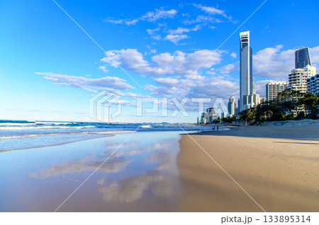 オーストラリアにあるゴールドコーストのとても美しい海岸風景 133895314