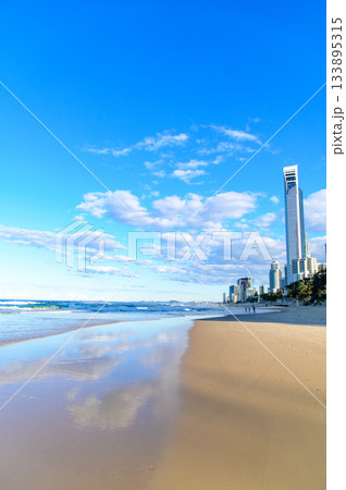 オーストラリアにあるゴールドコーストのとても美しい海岸風景 オーストラリアにあるゴールドコーストのとても美しい海岸風景 133895315