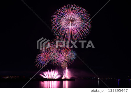冬の宵を彩る花火 <花火甲子園2025> 冬の宵を彩る花火 <花火甲子園2025> 133895447