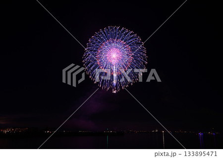 冬の宵を彩る花火 <花火甲子園2025> 冬の宵を彩る花火 <花火甲子園2025> 133895471