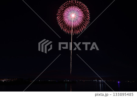 冬の宵を彩る花火 <花火甲子園2025> 冬の宵を彩る花火 <花火甲子園2025> 133895485