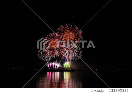 冬の宵を彩る花火　＜花火甲子園2025＞ 133895525