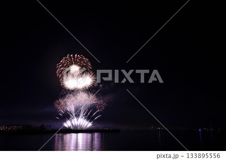 冬の宵を彩る花火　＜花火甲子園2025＞ 133895556