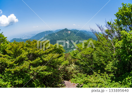 新緑の御在所岳 山上風景《三重県 菰野町》 133895640