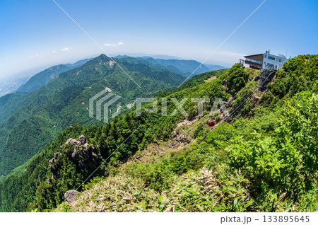 新緑の御在所岳 山上風景《三重県 菰野町》 133895645